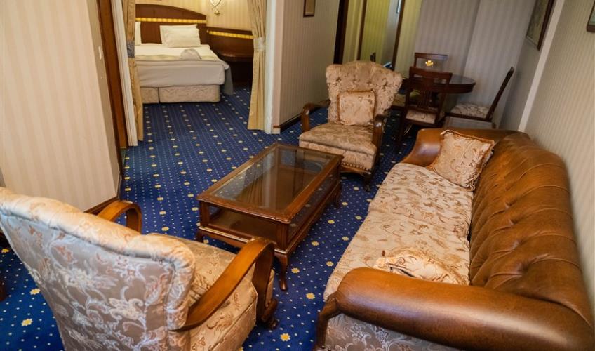 En fazla 2 yetişkin + 1 çocuk veya 1 yetişkin + 1 çocuk.