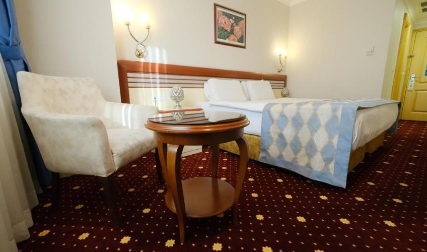 En fazla 2 yetişkin + 1 çocuk veya 1 yetişkin + 1 çocuk.