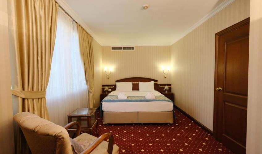 En fazla 2 yetişkin + 1 çocuk veya 1 yetişkin + 1 çocuk.