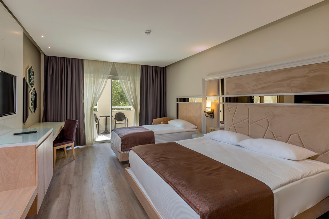 En az 2 yetişkin, En fazla 4 yetişkin veya 3 yetişkin + 1 çocuk.