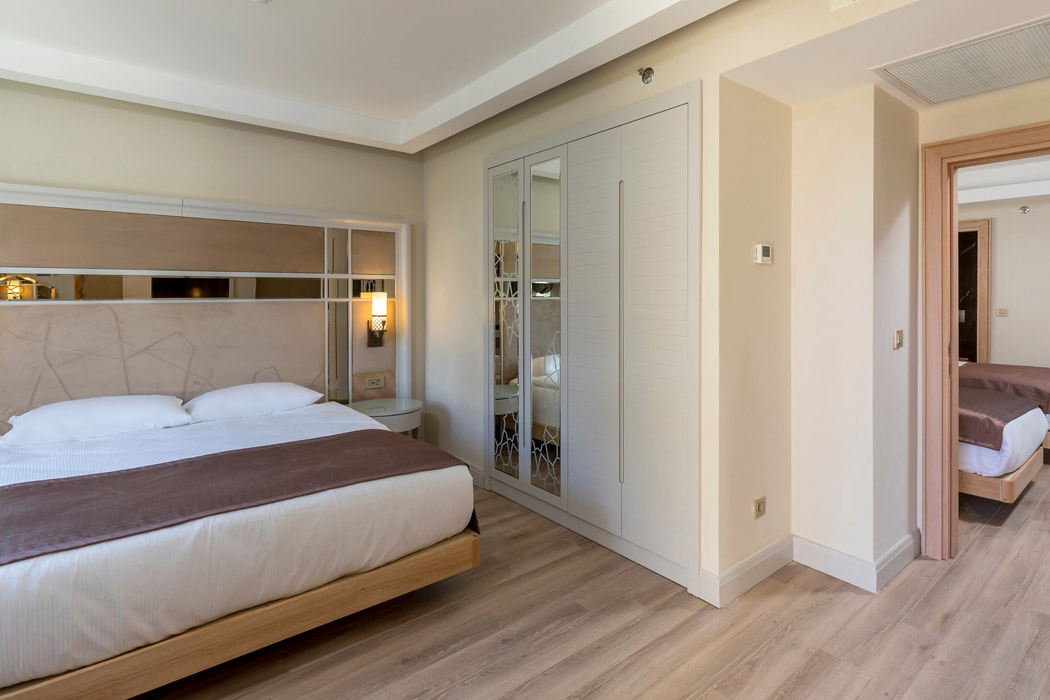 En az 2 yetişkin, En fazla 4 yetişkin veya 3 yetişkin + 1 çocuk.