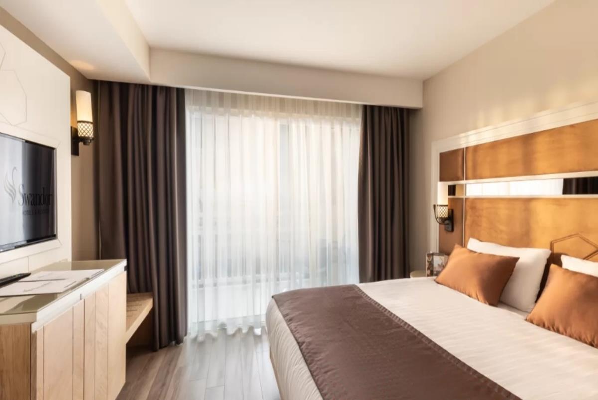 En az 2 yetişkin, En fazla 4 yetişkin veya 3 yetişkin + 1 çocuk.