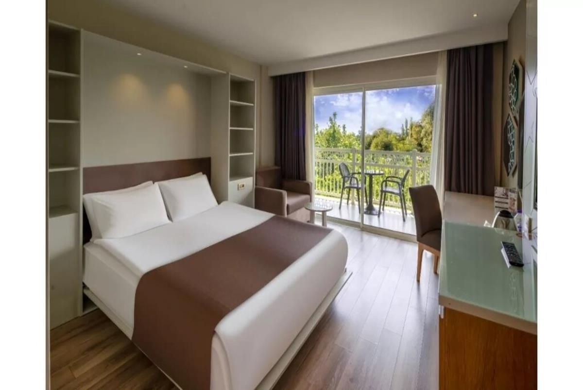 En az 2 yetişkin, En fazla 2 yetişkin + 2 çocuk.