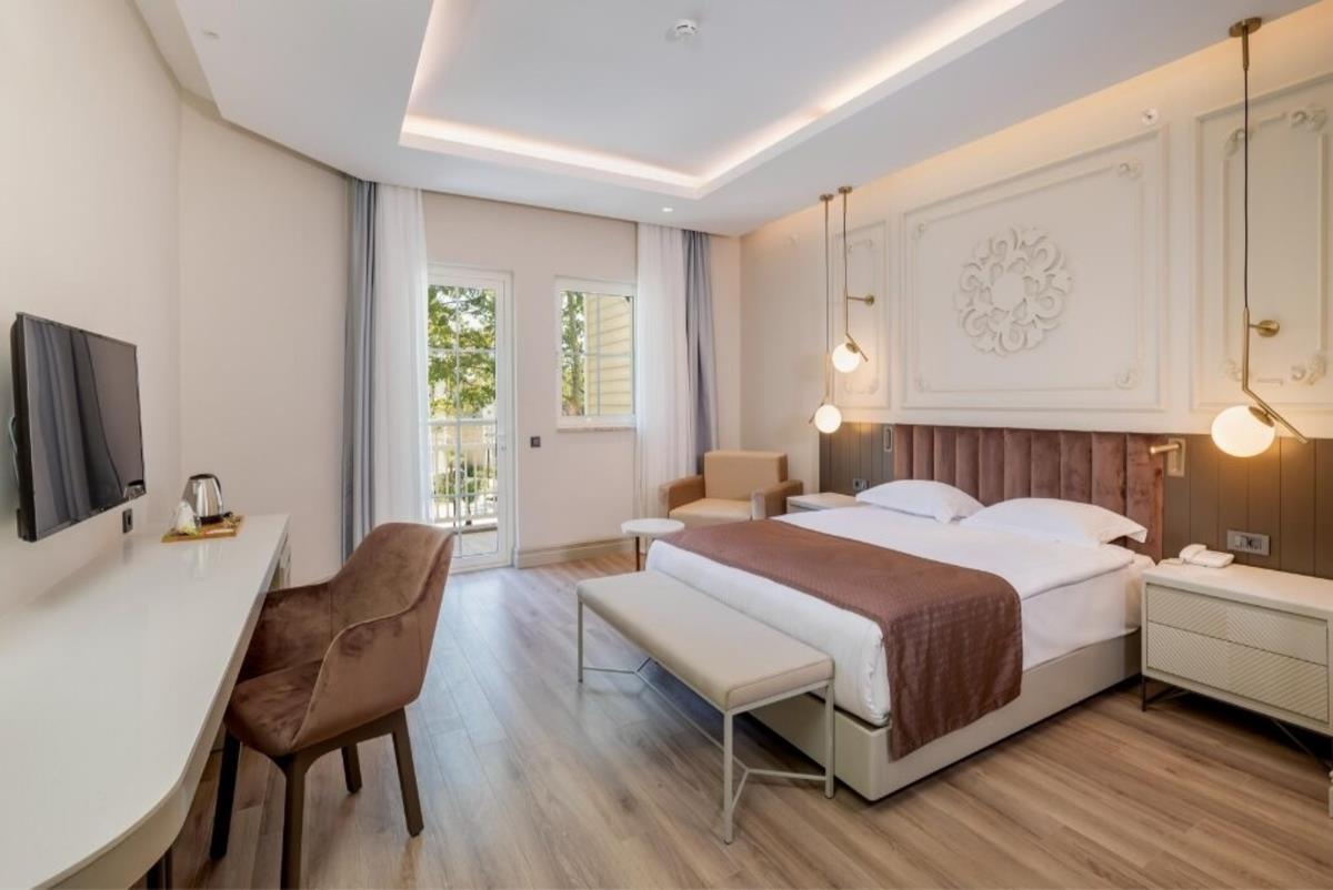 En az 3 yetişkin, En fazla 4 yetişkin + 1 çocuk veya 3 yetişkin + 2 çocuk.