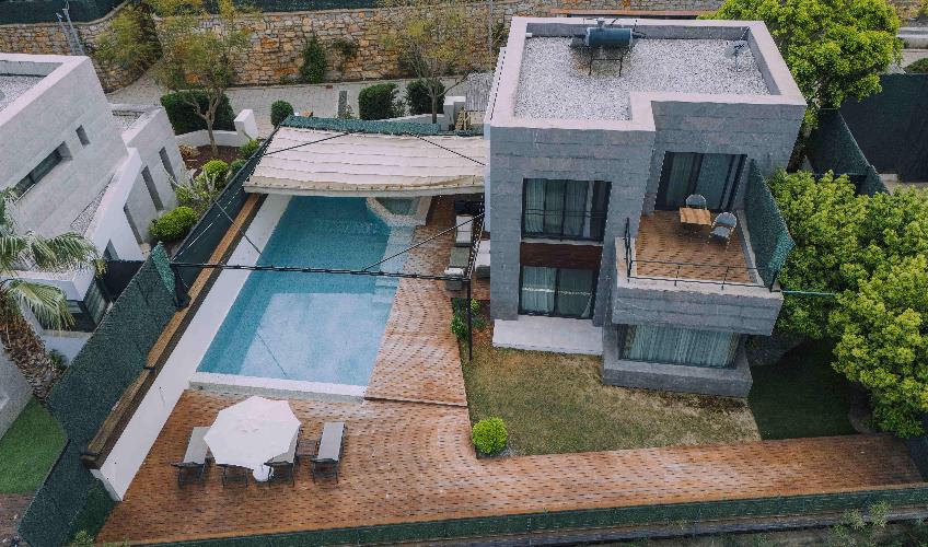 En fazla 4 yetişkin + 1 çocuk veya 3 yetişkin + 1 çocuk.