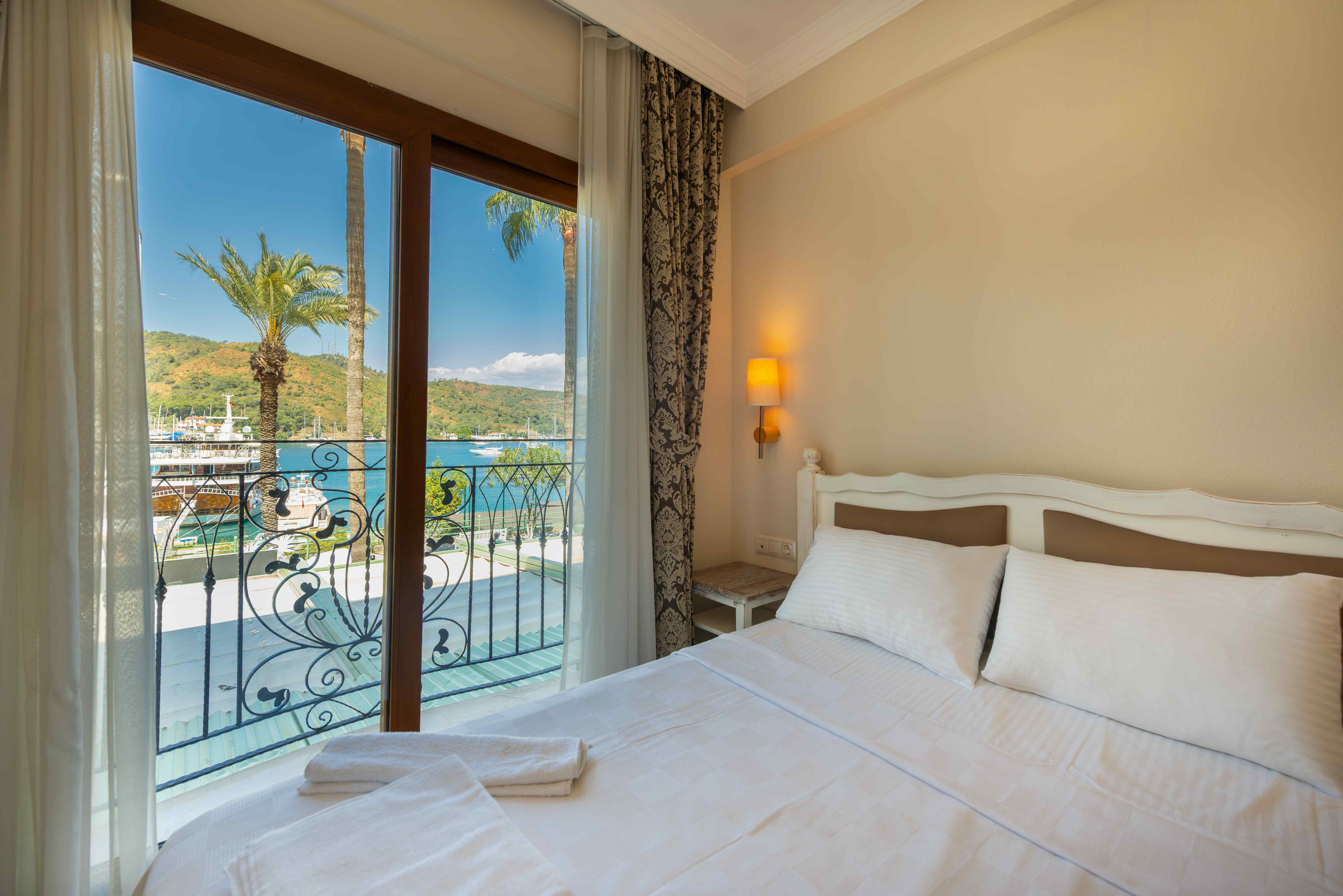 En fazla 2 yetişkin.