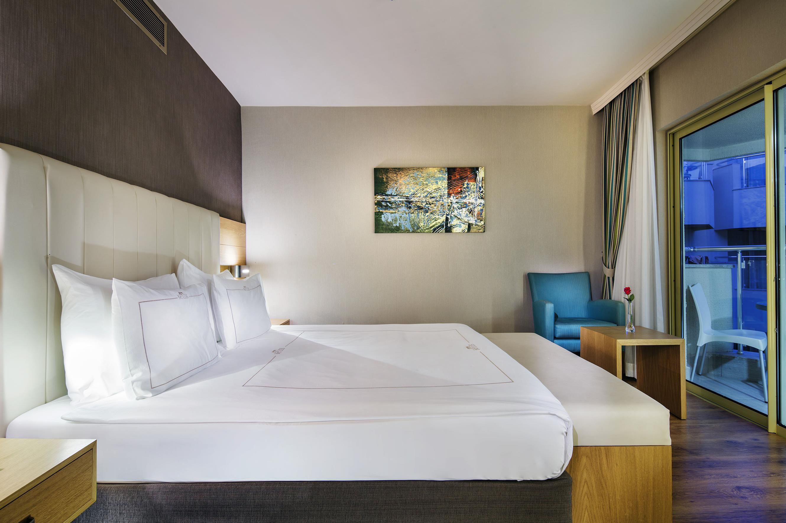 En az 2 yetişkin, En fazla 4 yetişkin veya 3 yetişkin + 1 çocuk.