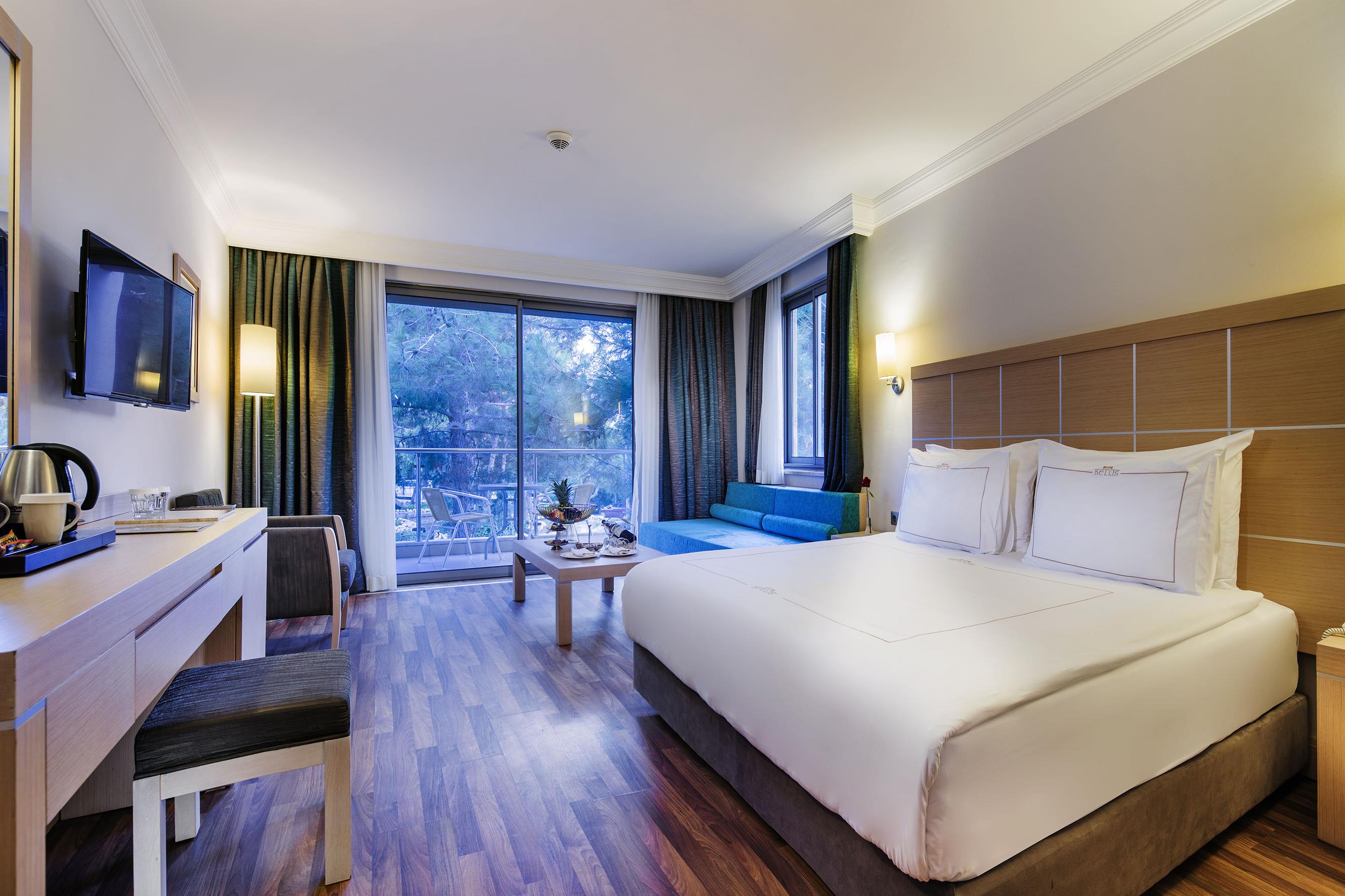 En fazla 3 yetişkin + 1 çocuk veya 2 yetişkin + 2 çocuk.