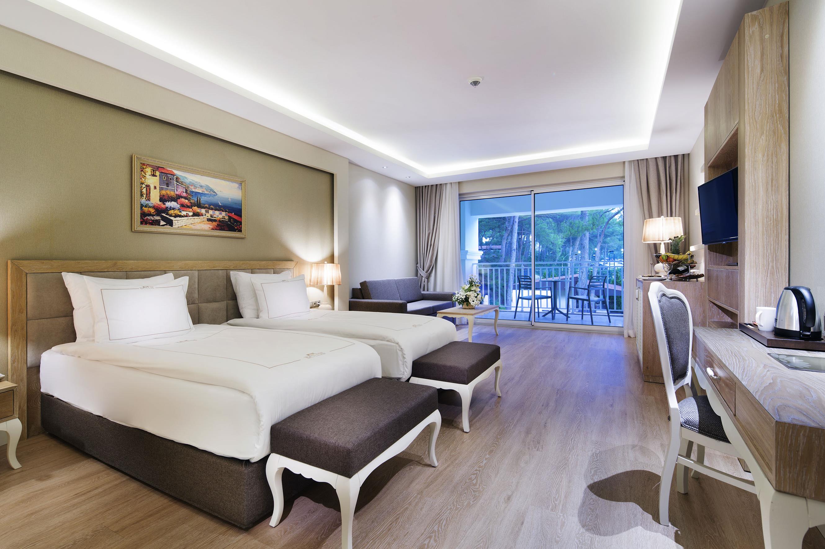 En az 2 yetişkin, En fazla 3 yetişkin + 1 çocuk veya 2 yetişkin + 2 çocuk.