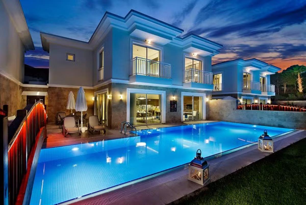 En az 2 yetişkin, En fazla 4 yetişkin + 1 çocuk veya 3 yetişkin + 2 çocuk.