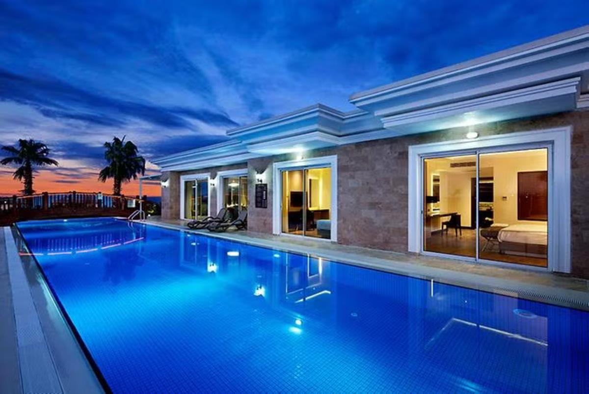 En az 2 yetişkin, En fazla 4 yetişkin + 1 çocuk veya 3 yetişkin + 2 çocuk.