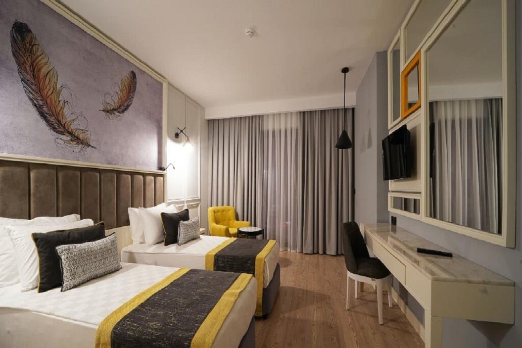 En fazla 3 yetişkin.