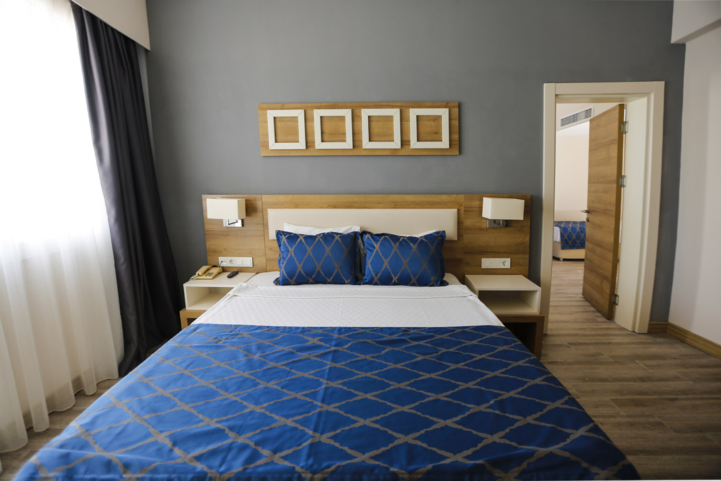 En az 2 yetişkin, En fazla 3 yetişkin + 1 çocuk veya 2 yetişkin + 2 çocuk.