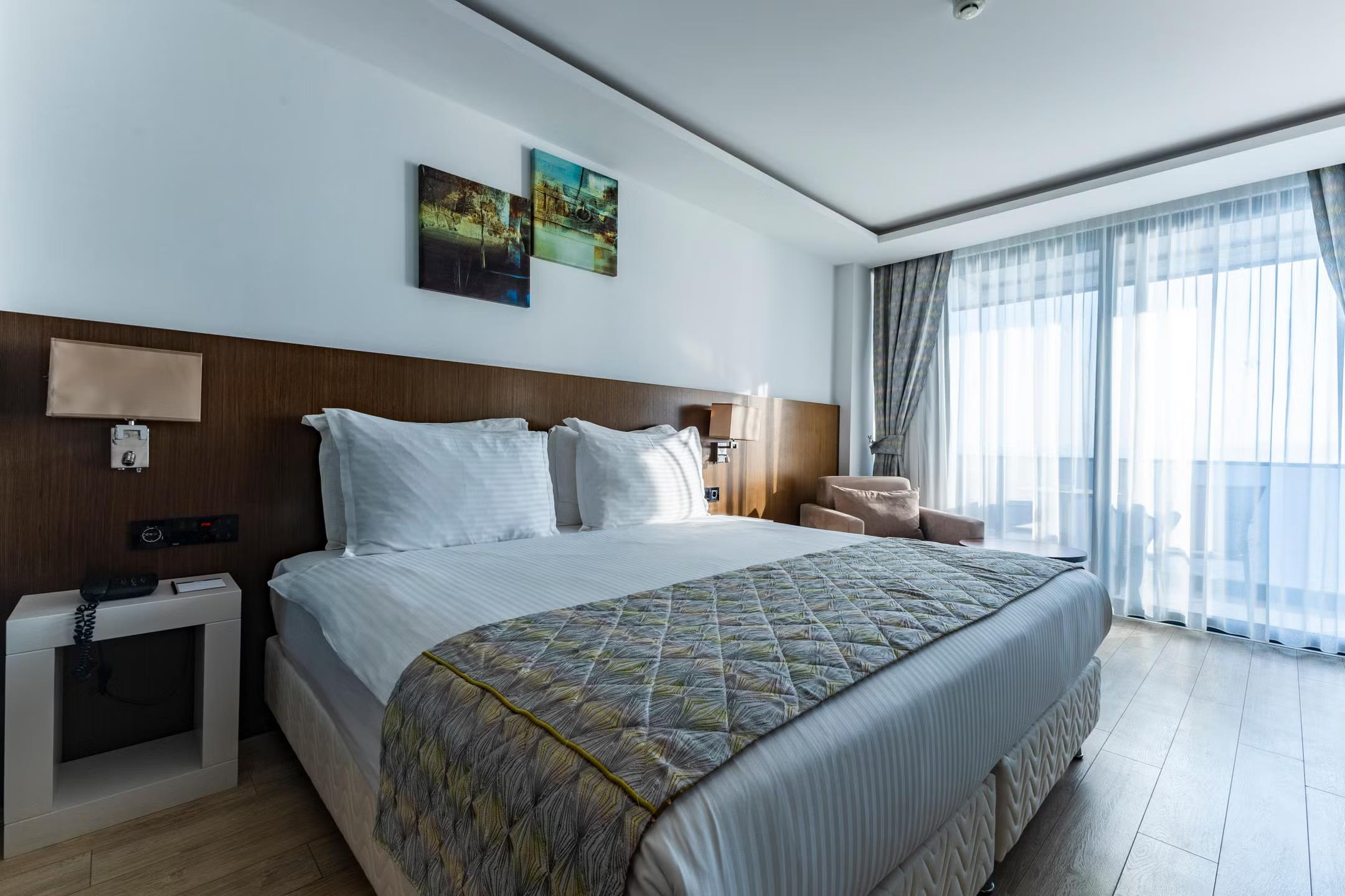 En fazla 2 yetişkin.