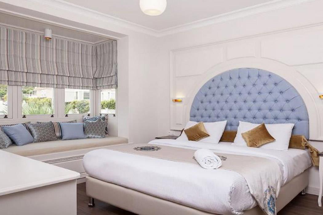 En fazla 3 yetişkin.