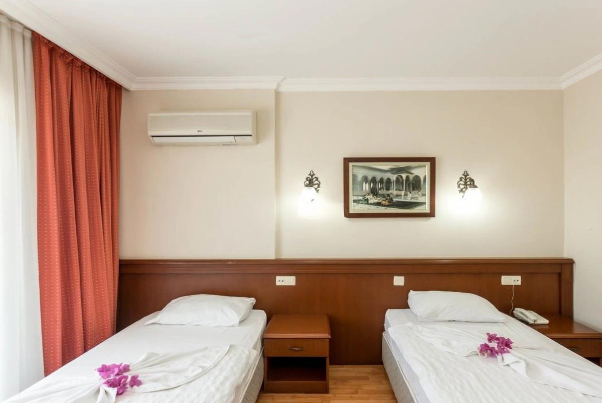 En fazla 3 yetişkin + 1 çocuk veya 2 yetişkin + 1 çocuk.