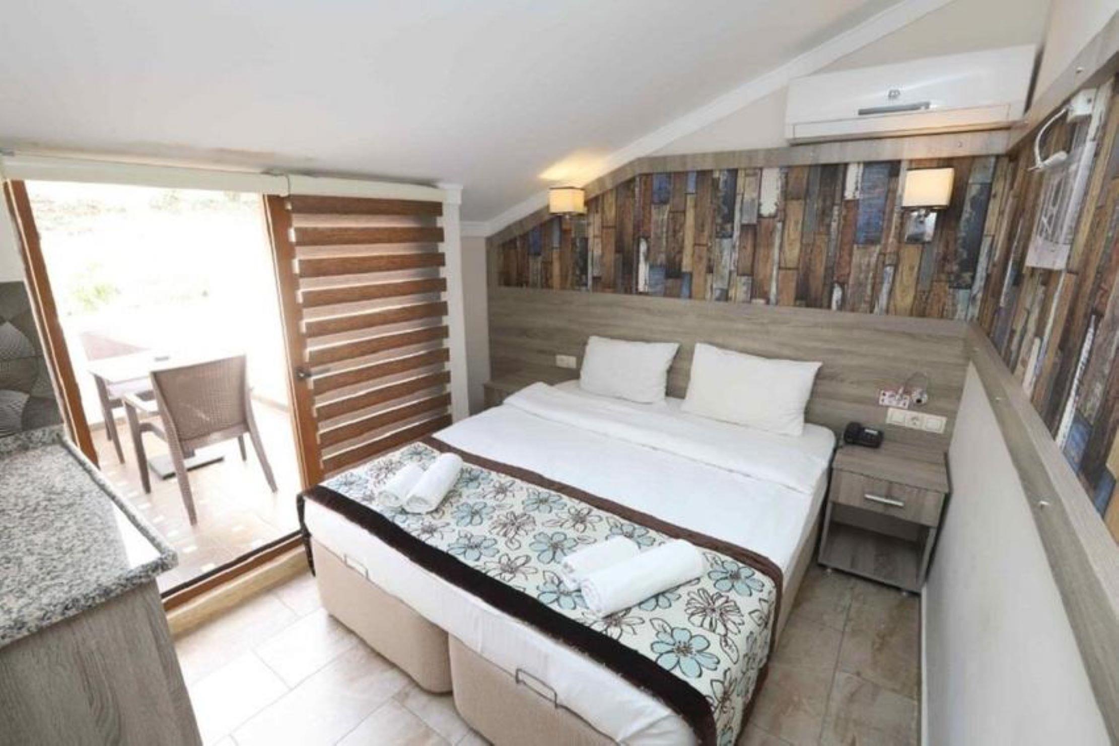 En fazla 2 yetişkin.