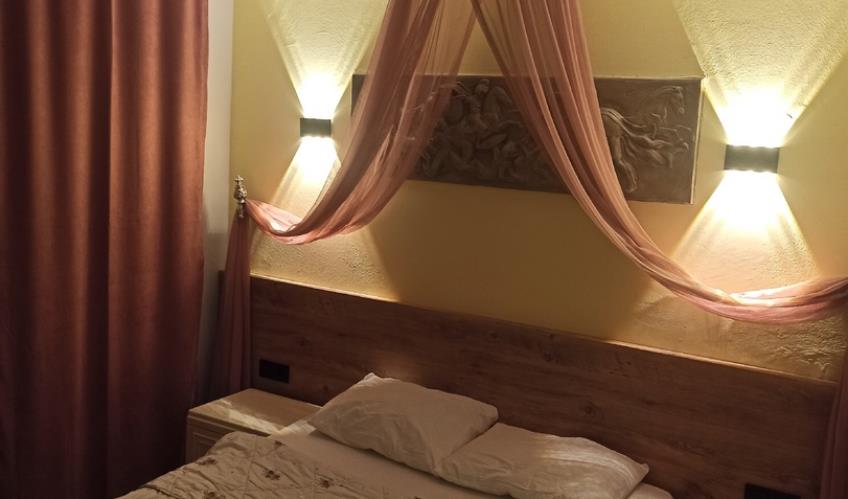 En fazla 2 yetişkin veya 1 yetişkin + 1 çocuk.