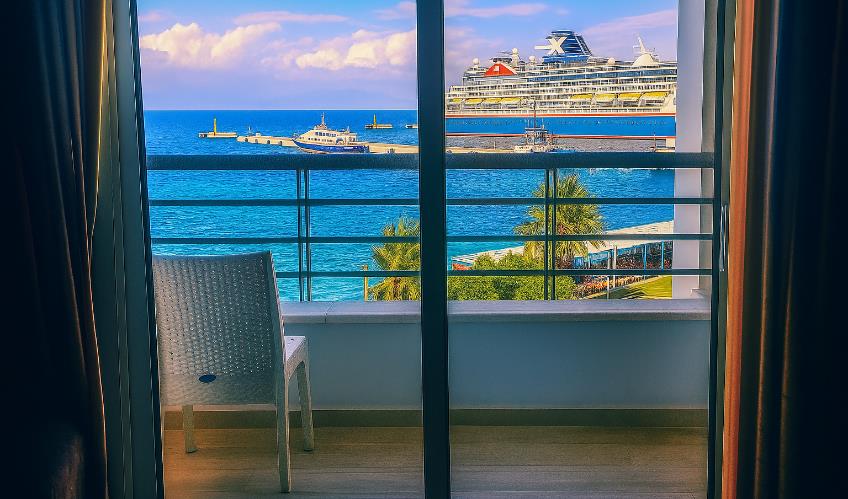 En fazla 4 yetişkin.