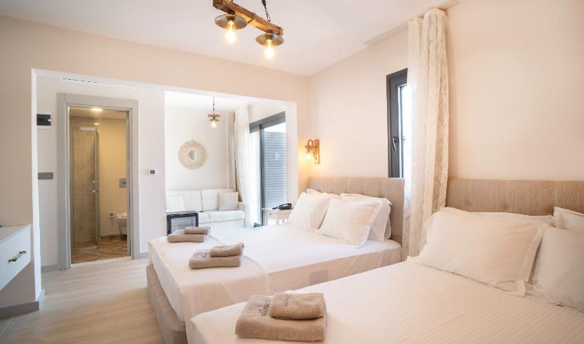 En fazla 4 yetişkin + 2 çocuk + 1 bebek (0-2 yaş) veya 3 yetişkin + 2 çocuk + 1 bebek (0-2 yaş).