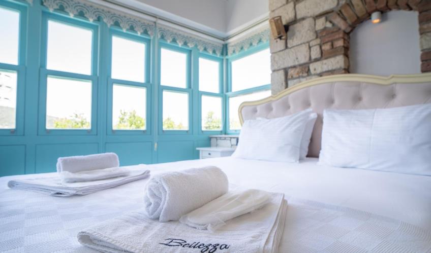 En fazla 2 yetişkin.