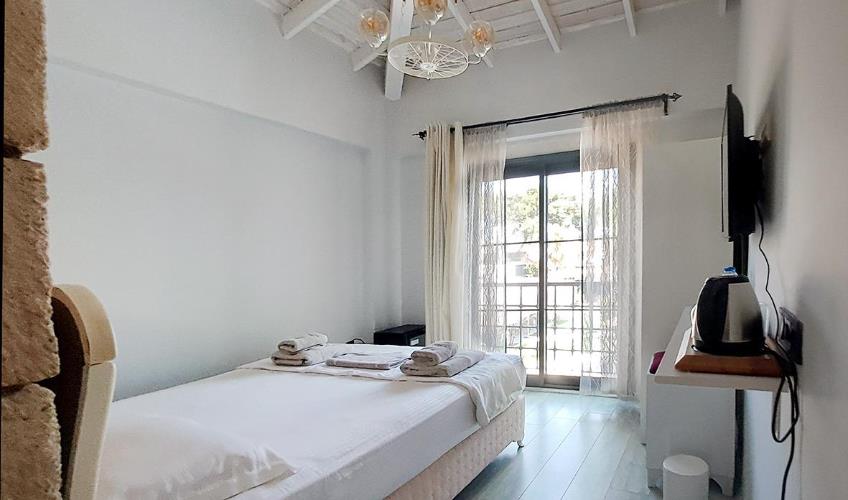 En fazla 2 yetişkin.