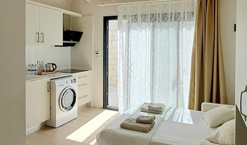 En fazla 4 yetişkin + 1 bebek (0-2 yaş).