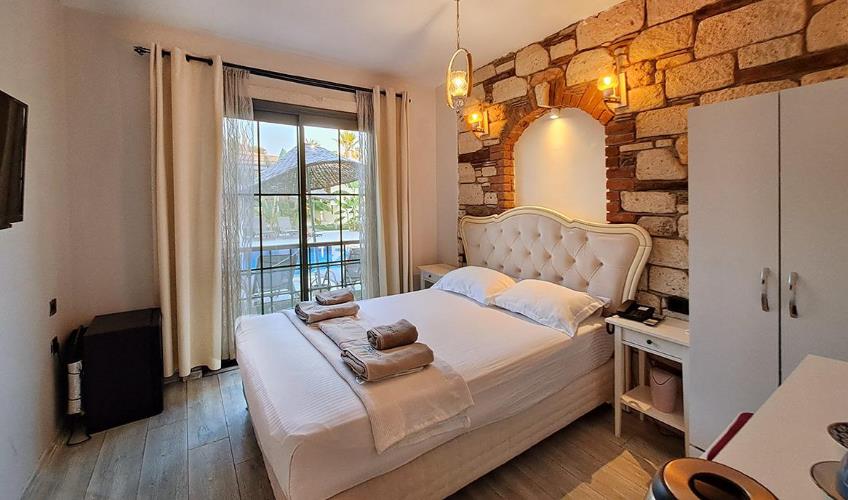 En fazla 2 yetişkin.