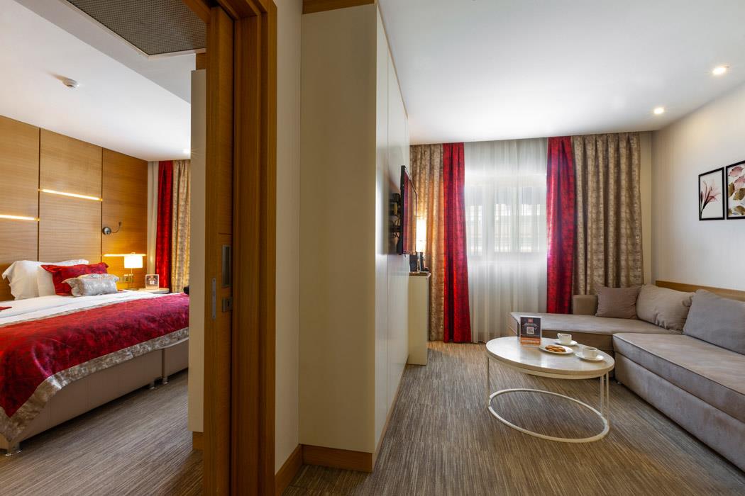 En fazla 2 yetişkin.