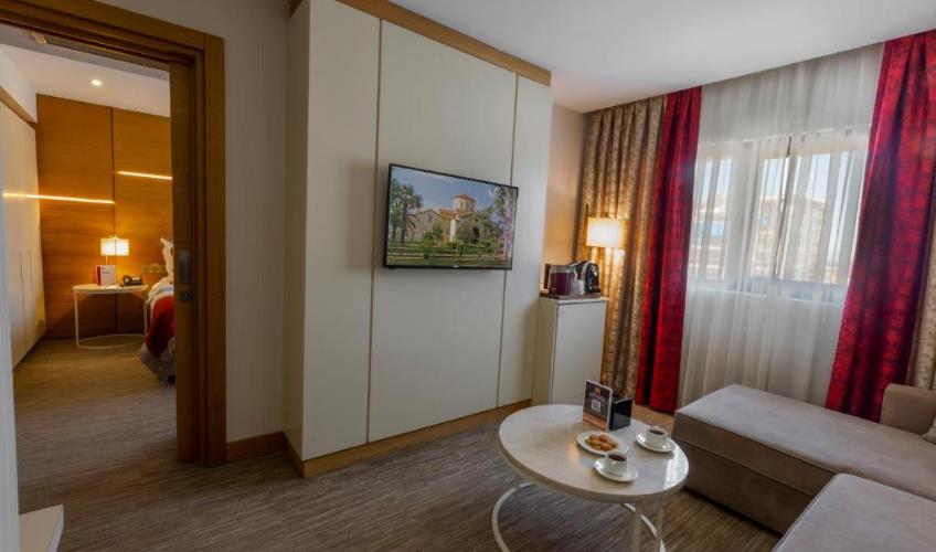 En fazla 2 yetişkin.