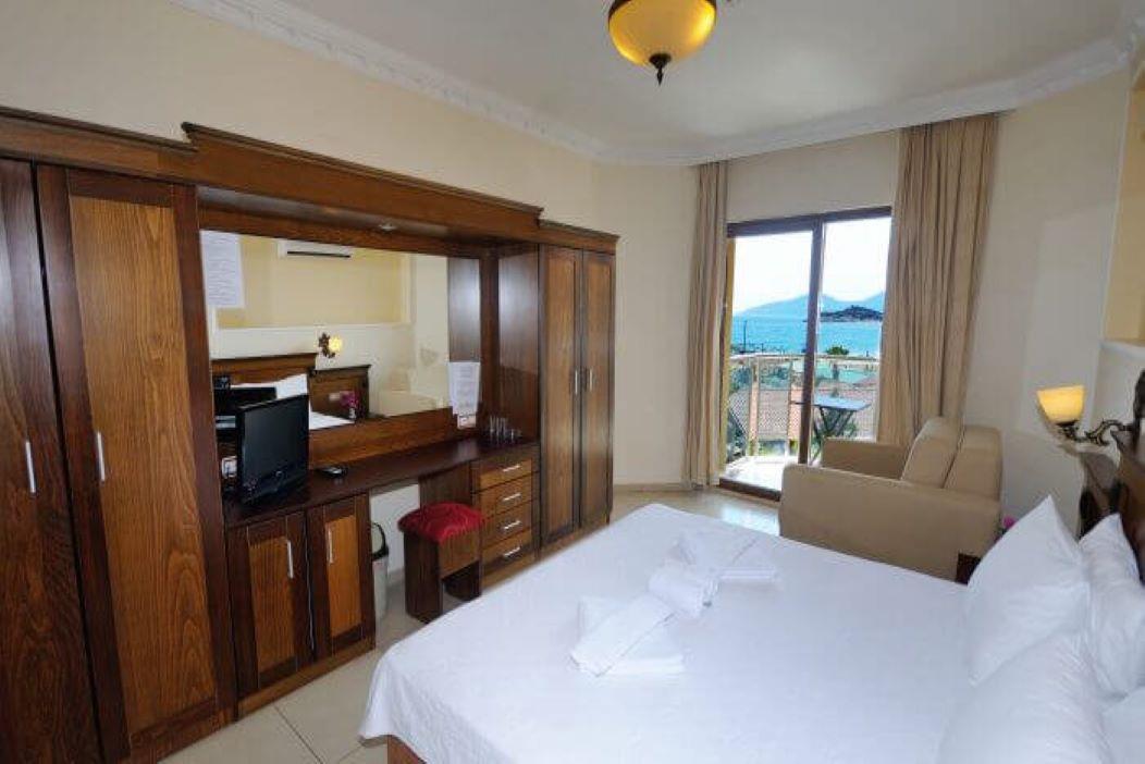 En fazla 3 yetişkin veya 2 yetişkin + 1 çocuk.