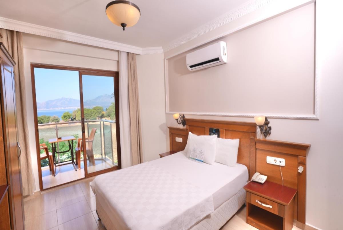 En fazla 3 yetişkin veya 2 yetişkin + 1 çocuk.