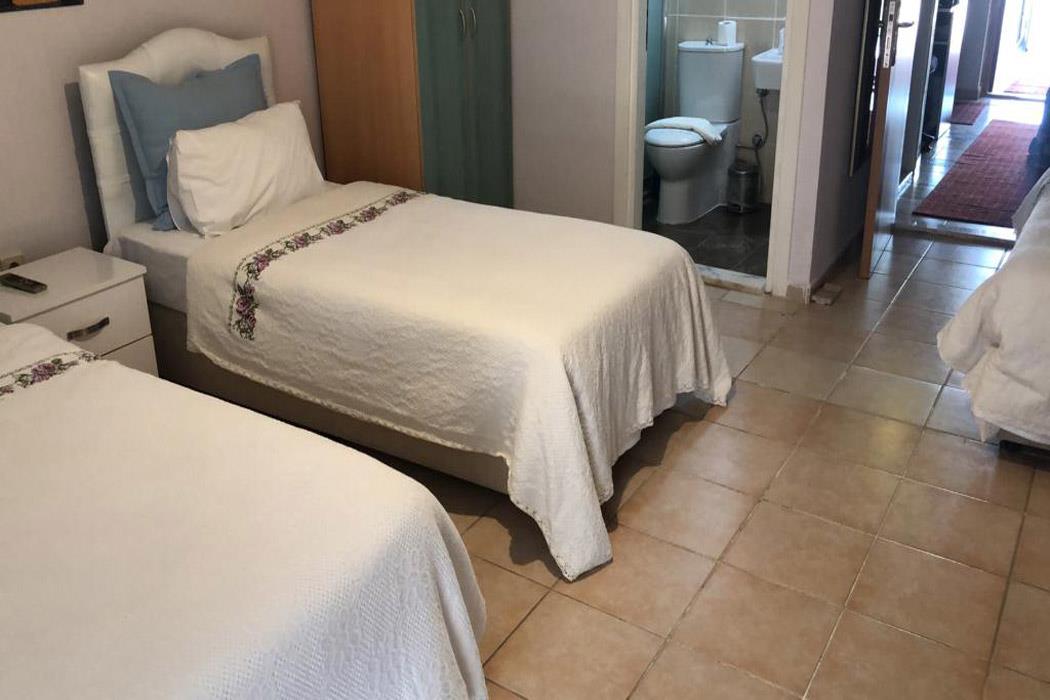 En fazla 2 yetişkin.