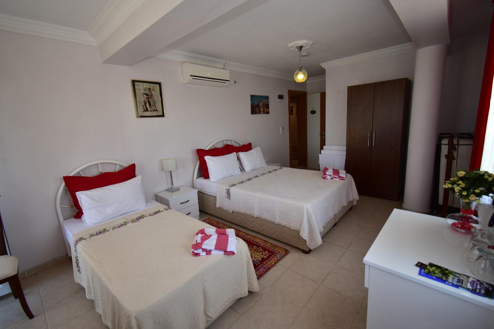 En fazla 2 yetişkin.