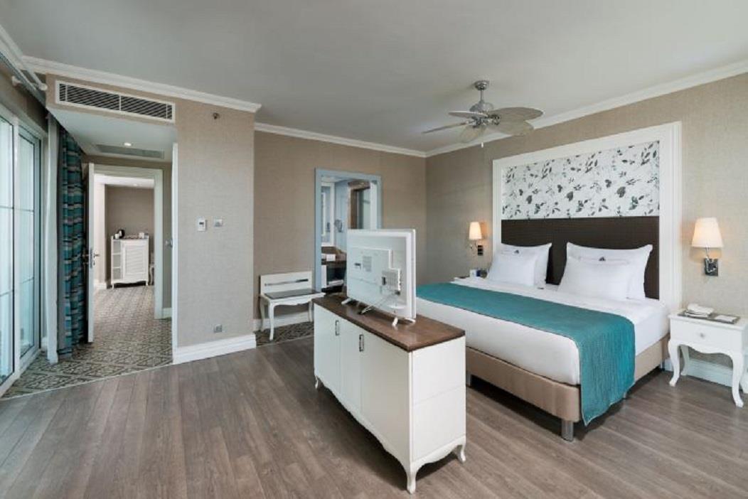 En az 3 yetişkin, En fazla 5 yetişkin.