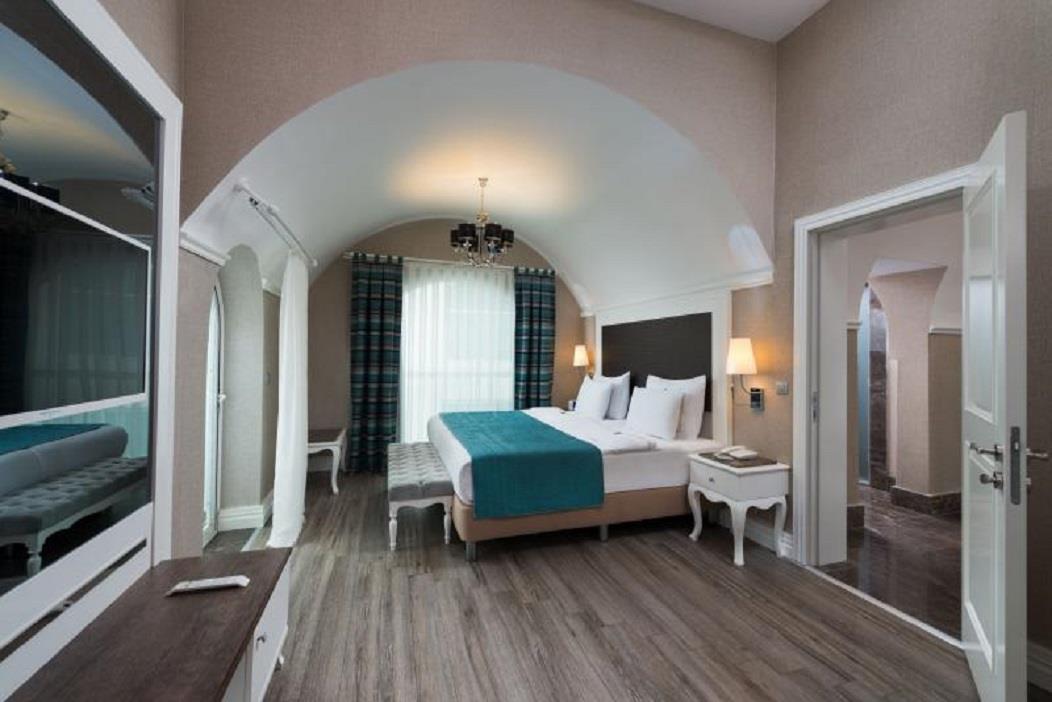 En az 2 yetişkin, En fazla 4 yetişkin.