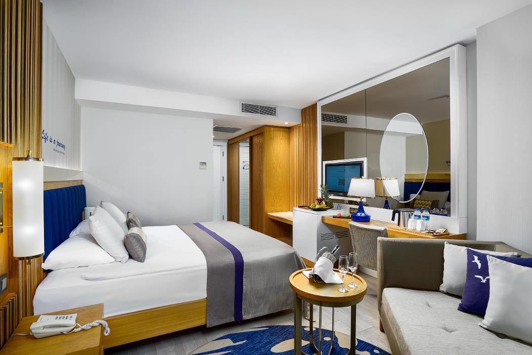 En fazla 3 yetişkin + 1 bebek (0-2 yaş) veya 2 yetişkin + 1 çocuk + 1 bebek (0-2 yaş).