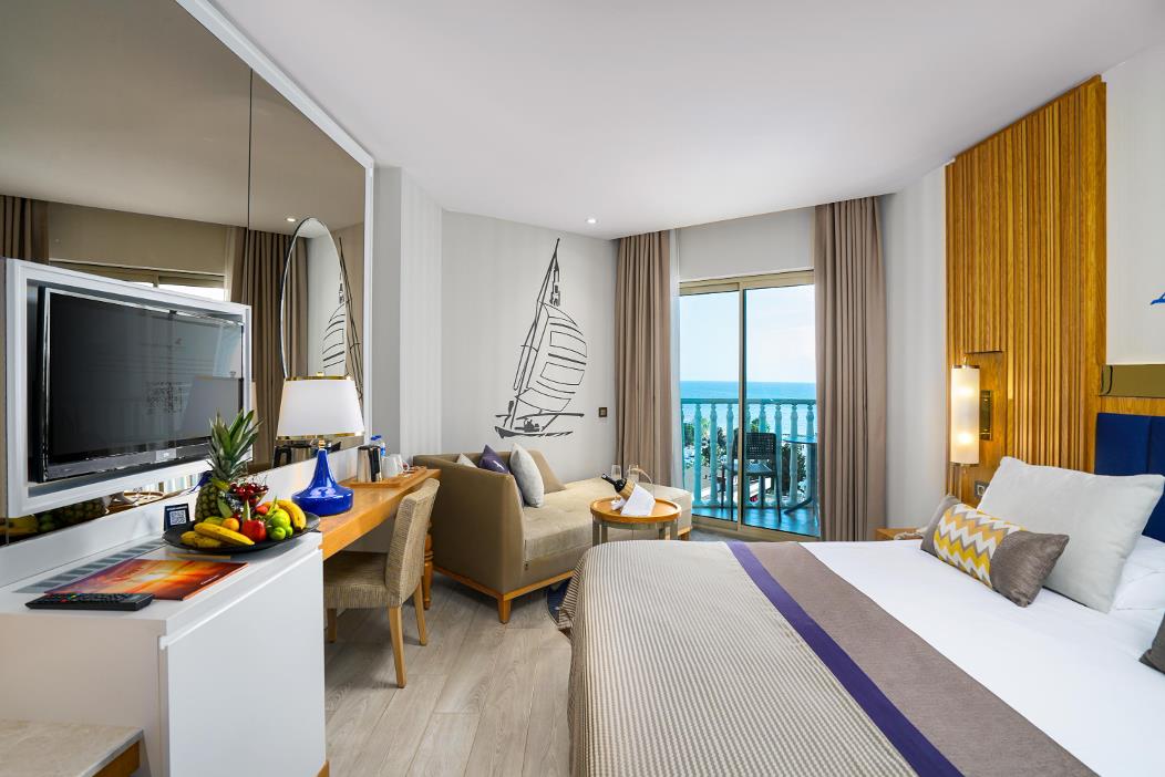 En fazla 2 yetişkin + 1 çocuk + 1 bebek (0-2 yaş) veya 1 yetişkin + 1 çocuk + 1 bebek (0-2 yaş).