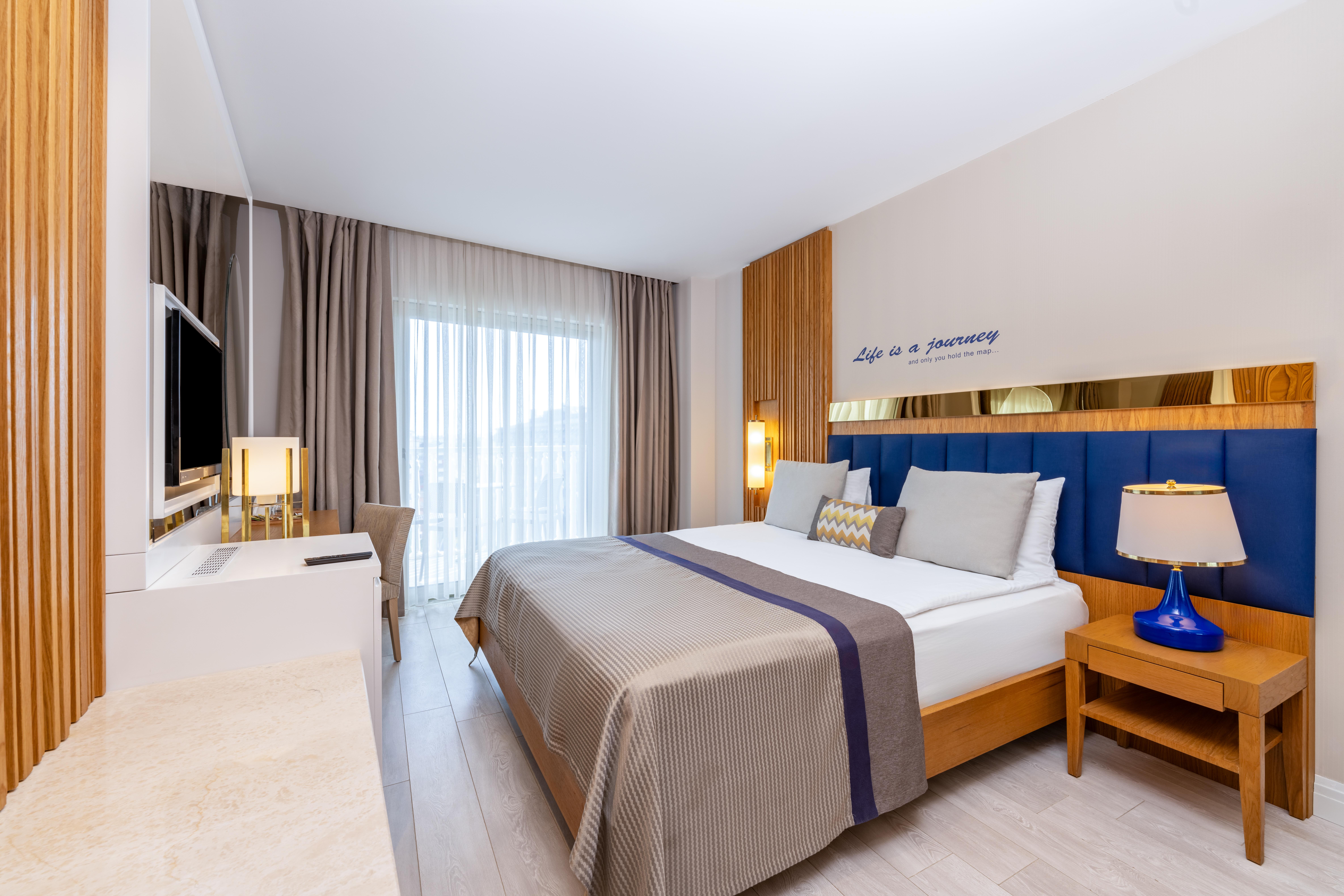 En az 2 yetişkin, En fazla 3 yetişkin + 1 çocuk veya 2 yetişkin + 2 çocuk.