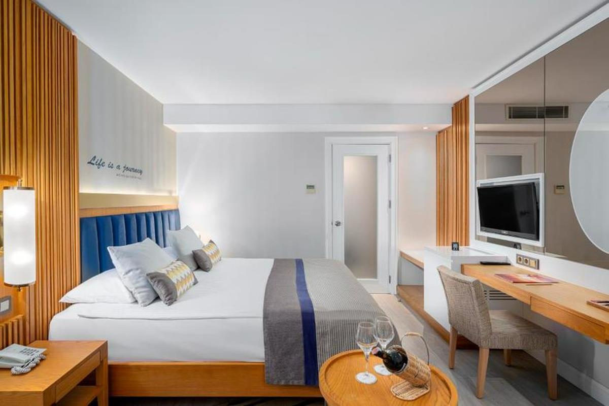 En az 2 yetişkin, En fazla 3 yetişkin + 1 çocuk veya 2 yetişkin + 2 çocuk.