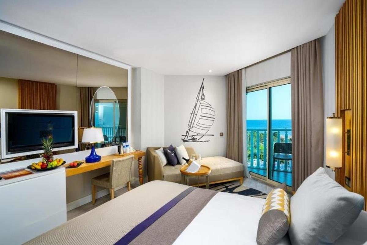 En fazla 2 yetişkin + 1 çocuk + 1 bebek (0-2 yaş) veya 1 yetişkin + 1 çocuk + 1 bebek (0-2 yaş).