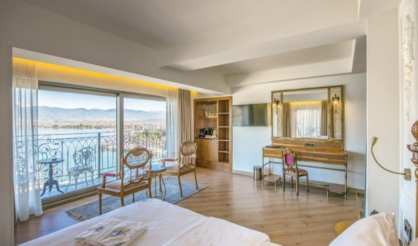 En fazla 2 yetişkin.