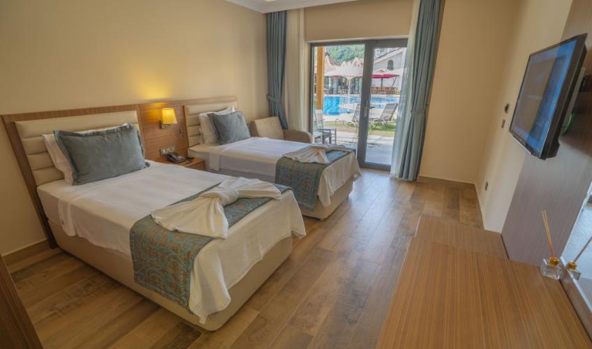 En fazla 2 yetişkin + 1 çocuk veya 1 yetişkin + 1 çocuk.