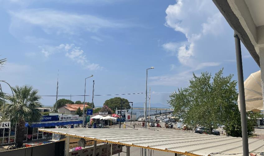 En fazla 3 yetişkin veya 2 yetişkin + 1 çocuk.