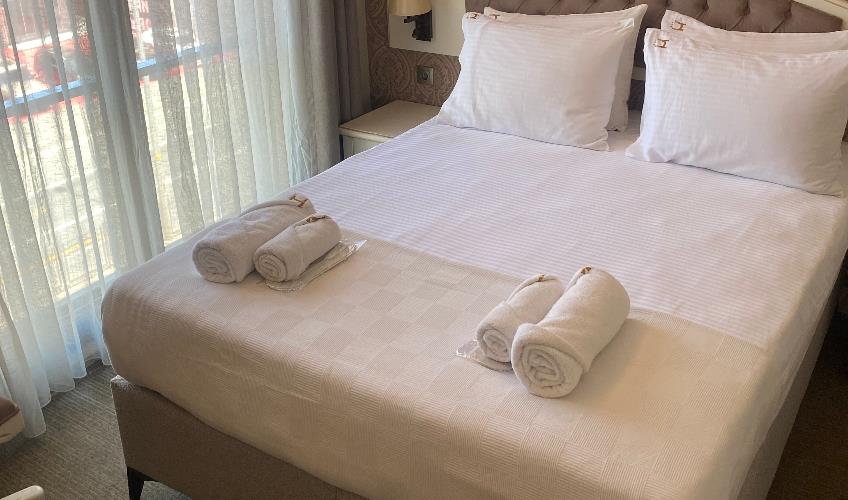 En fazla 2 yetişkin.