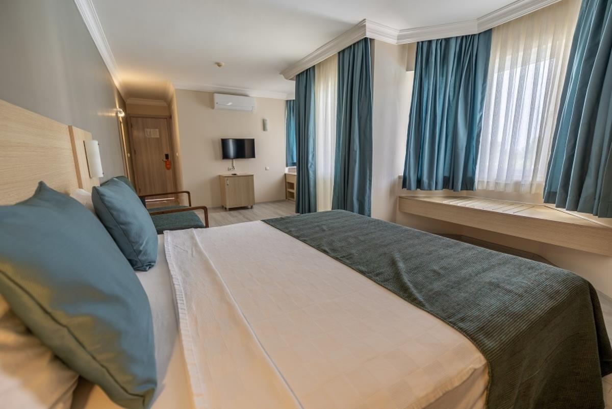 En fazla 3 yetişkin veya 2 yetişkin + 2 çocuk.