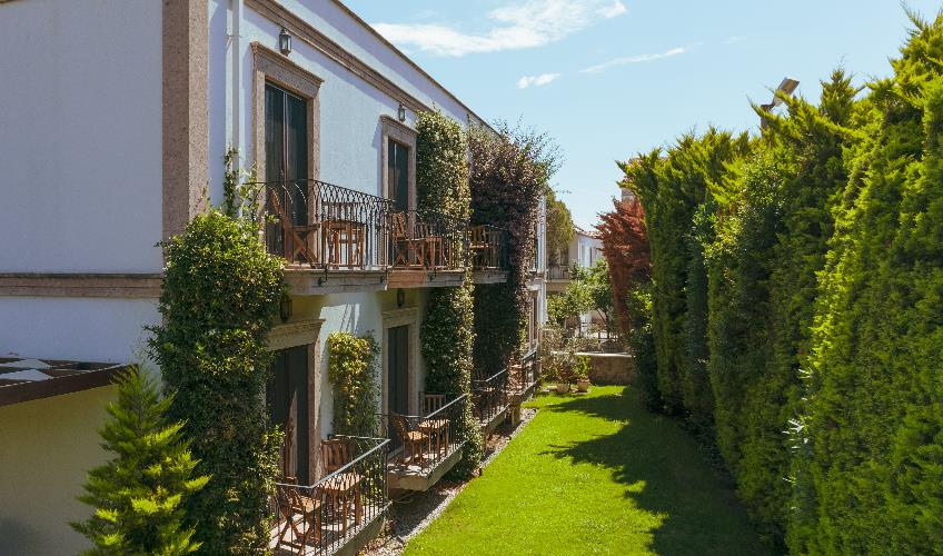 En fazla 2 yetişkin.