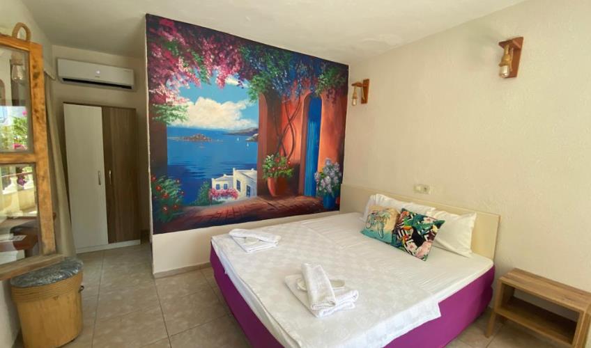 En fazla 3 yetişkin.