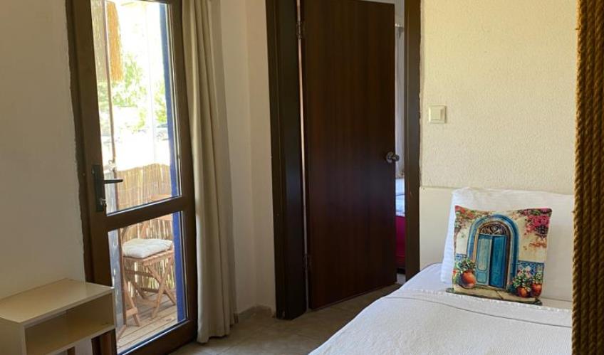 En az 2 yetişkin, En fazla 4 yetişkin + 1 bebek (0-2 yaş).