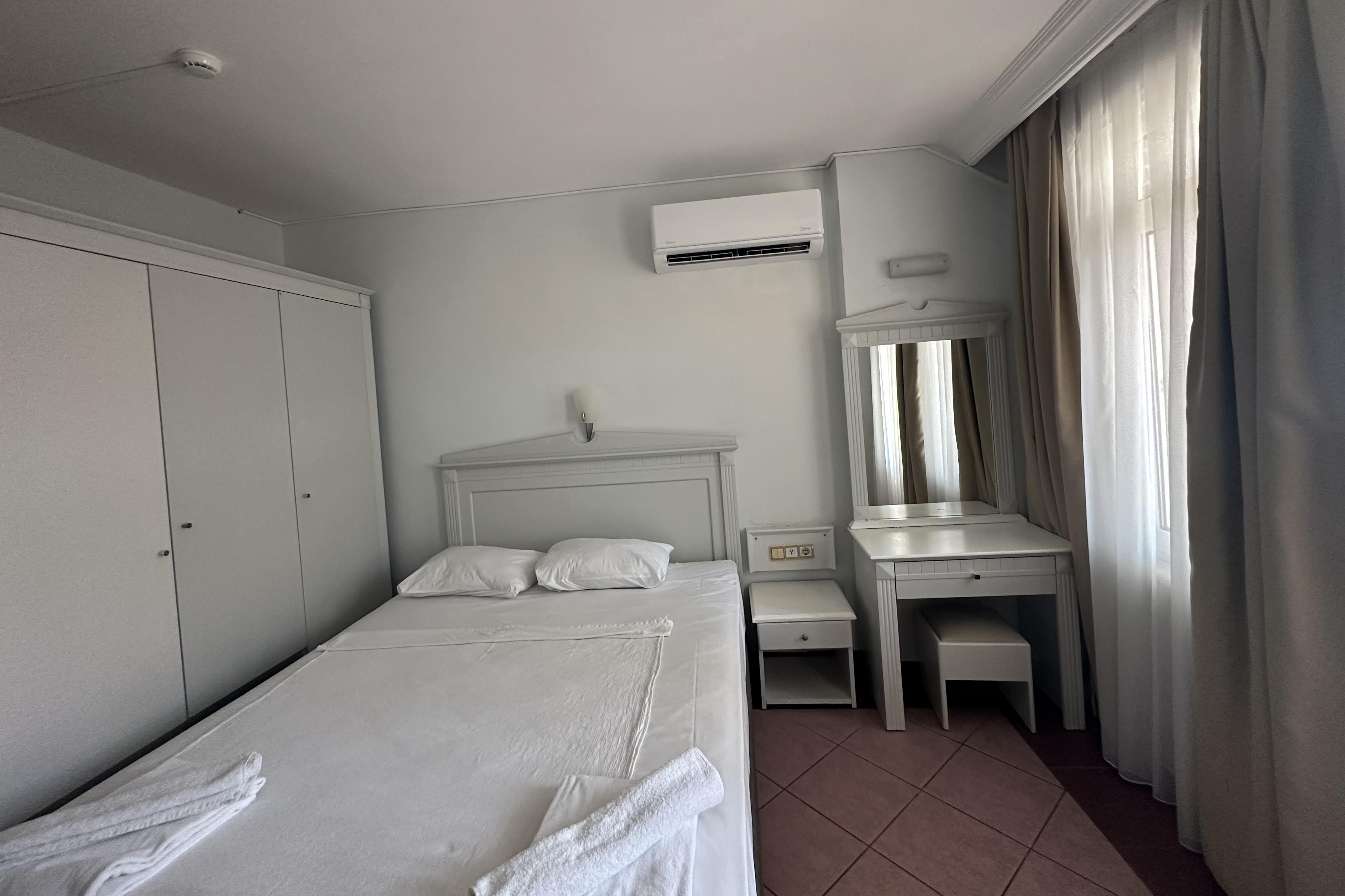 En fazla 3 yetişkin + 1 çocuk veya 2 yetişkin + 2 çocuk.